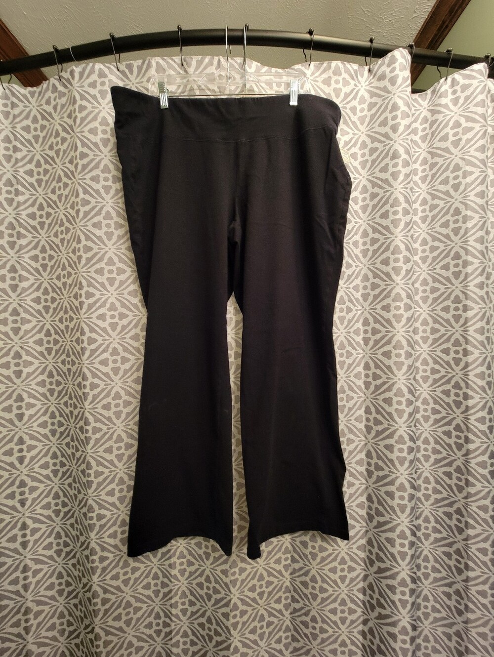 Livi Active Black Flare Leggings